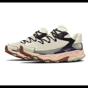 North Face hiking shoe in Vintage White/TNF black